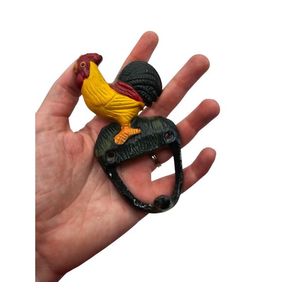 Vintage Cast Iron Hand Painted Chicken Rooster Jacket Key Hook Farmhouse - Picture 3 of 3